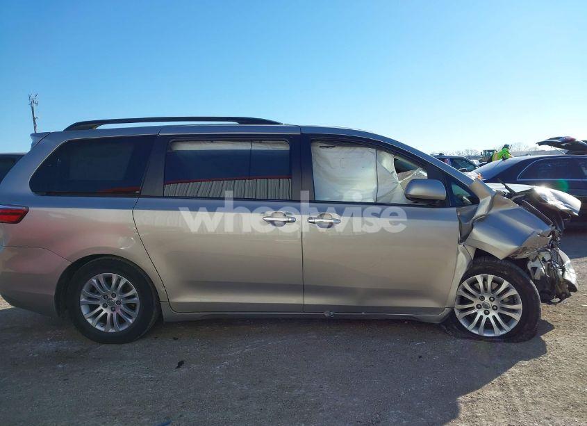 Photo 14 of 2015 Toyota Sienna XLE/LIMITED (VIN 5TDYK3DC8FS547056)