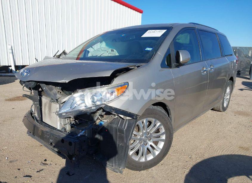 Photo 2 of 2015 Toyota Sienna XLE/LIMITED (VIN 5TDYK3DC8FS547056)