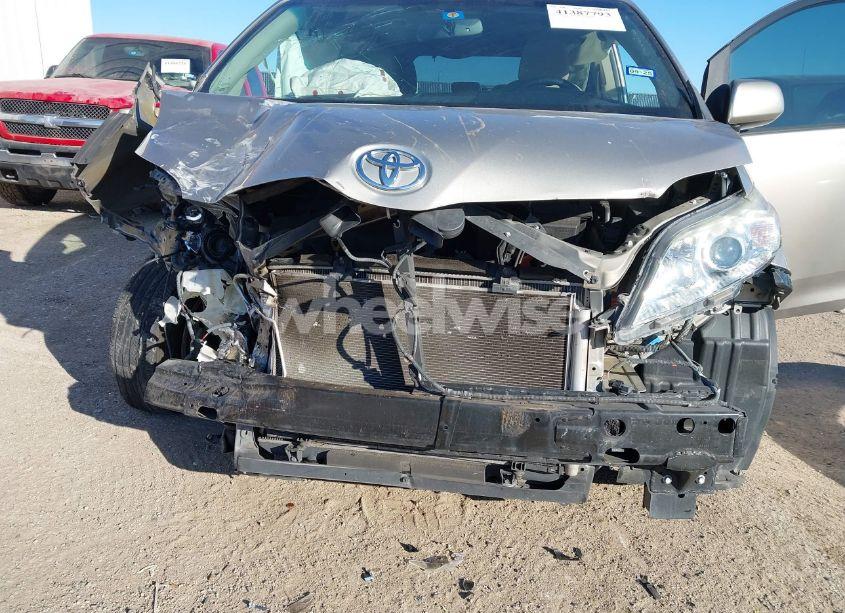 Photo 6 of 2015 Toyota Sienna XLE/LIMITED (VIN 5TDYK3DC8FS547056)