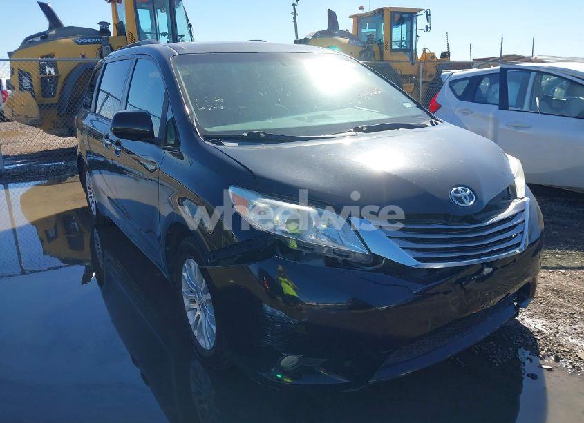 2015 Toyota Sienna XLE 8 PASSENGER (VIN 5TDYK3DC8FS607028) main photo