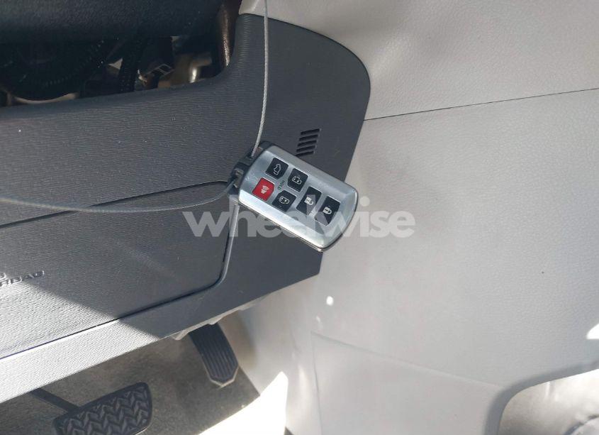 Photo 11 of 2015 Toyota Sienna XLE 8 PASSENGER (VIN 5TDYK3DC8FS607028)