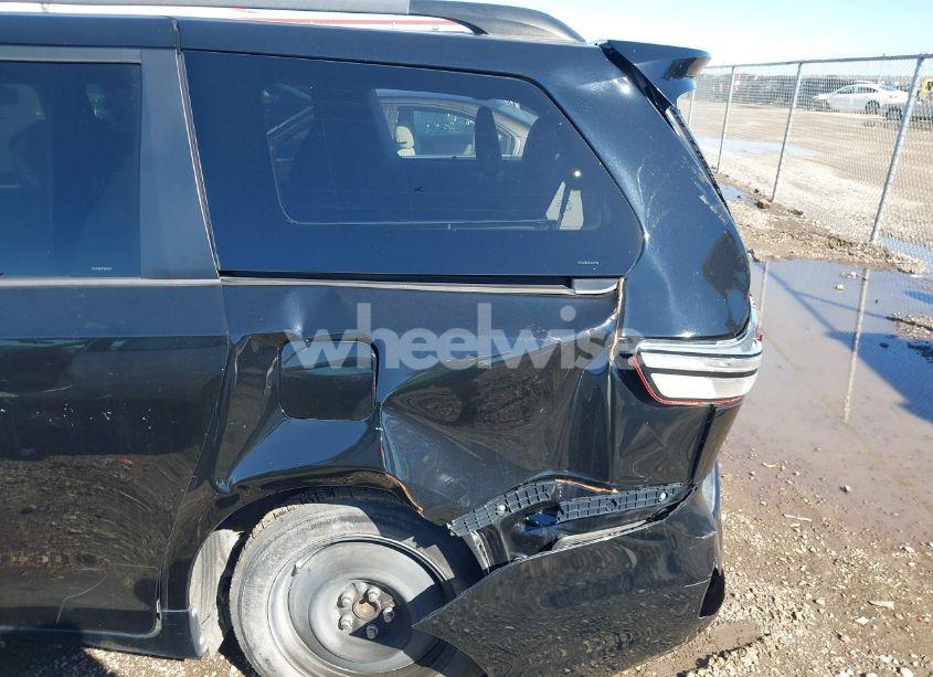 Photo 18 of 2015 Toyota Sienna XLE 8 PASSENGER (VIN 5TDYK3DC8FS607028)