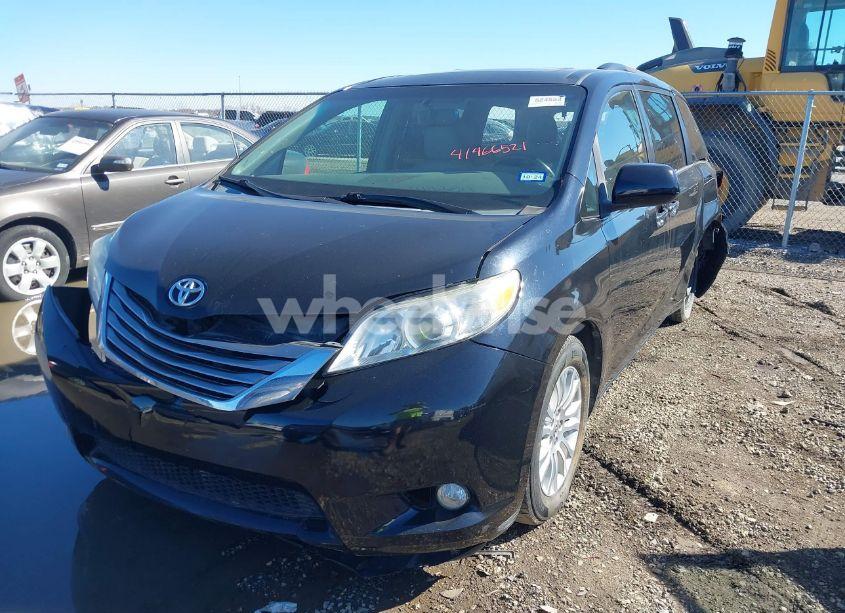 Photo 2 of 2015 Toyota Sienna XLE 8 PASSENGER (VIN 5TDYK3DC8FS607028)