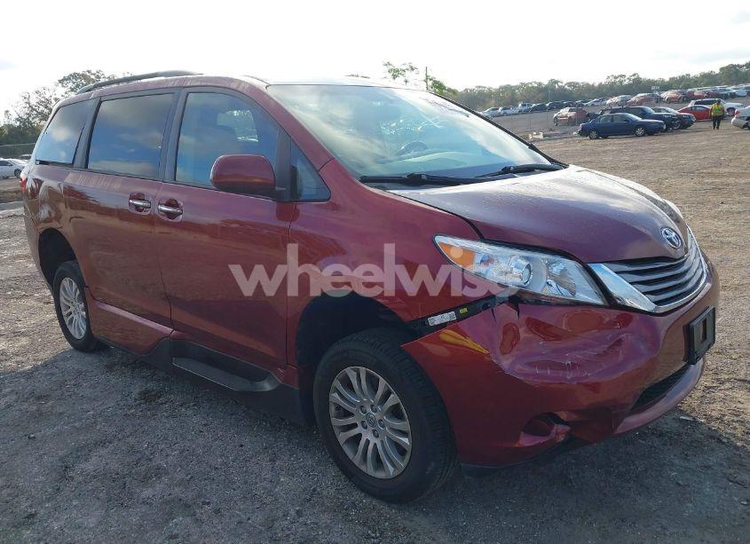 2016 Toyota Sienna XLE/LIMITED (VIN 5TDYK3DC8GS701072) main photo
