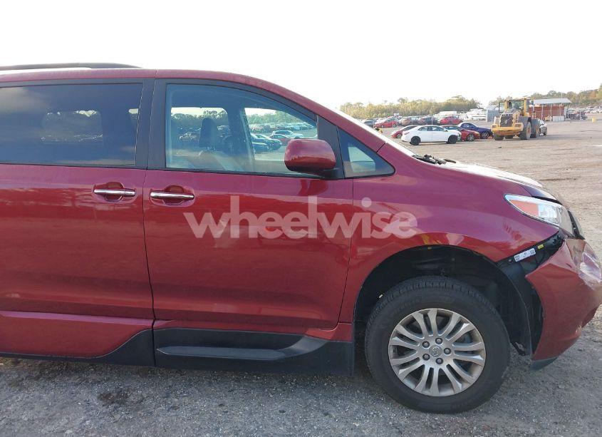 Photo 13 of 2016 Toyota Sienna XLE/LIMITED (VIN 5TDYK3DC8GS701072)