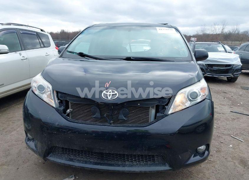 Photo 13 of 2016 Toyota Sienna XLE PREMIUM 8 PASSENGER (VIN 5TDYK3DC8GS718289)