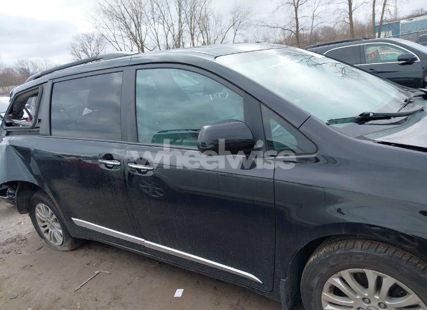 Photo 14 of 2016 Toyota Sienna XLE PREMIUM 8 PASSENGER (VIN 5TDYK3DC8GS718289)