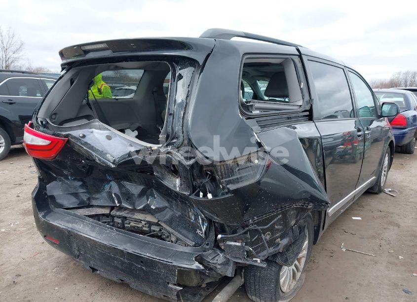 Photo 4 of 2016 Toyota Sienna XLE PREMIUM 8 PASSENGER (VIN 5TDYK3DC8GS718289)