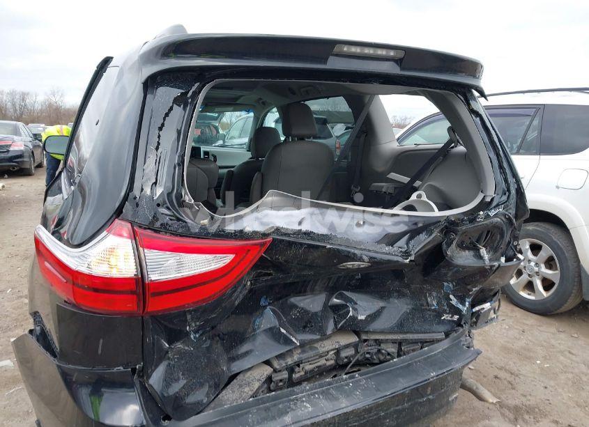 Photo 6 of 2016 Toyota Sienna XLE PREMIUM 8 PASSENGER (VIN 5TDYK3DC8GS718289)