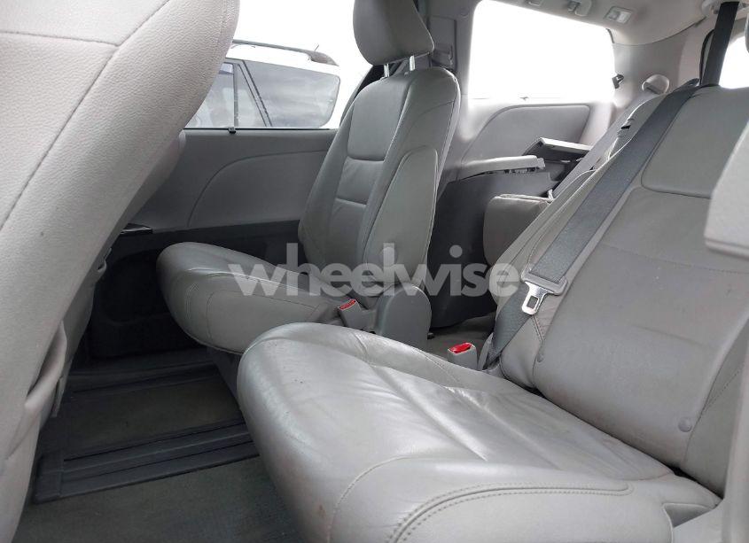 Photo 8 of 2016 Toyota Sienna XLE PREMIUM 8 PASSENGER (VIN 5TDYK3DC8GS718289)