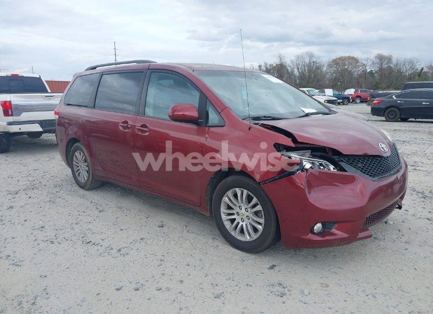2011 Toyota Sienna XLE V6 (VIN 5TDYK3DC9BS001585) main photo