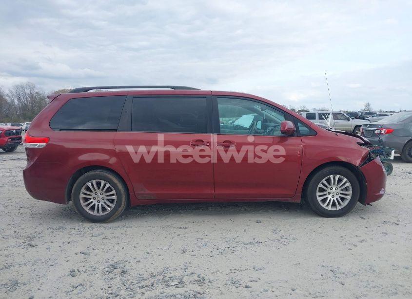 Photo 13 of 2011 Toyota Sienna XLE V6 (VIN 5TDYK3DC9BS001585)