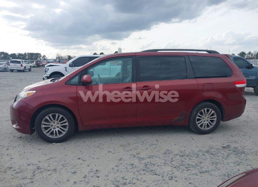 Photo 14 of 2011 Toyota Sienna XLE V6 (VIN 5TDYK3DC9BS001585)