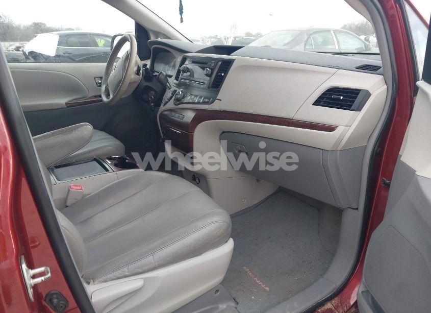 Photo 5 of 2011 Toyota Sienna XLE V6 (VIN 5TDYK3DC9BS001585)