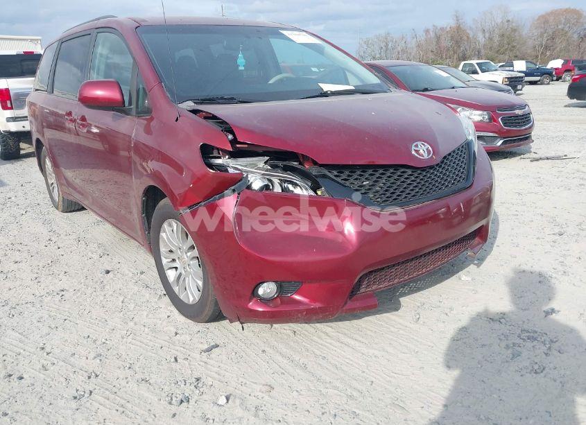Photo 6 of 2011 Toyota Sienna XLE V6 (VIN 5TDYK3DC9BS001585)