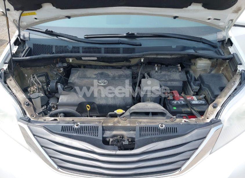 Photo 10 of 2011 Toyota Sienna XLE V6 (VIN 5TDYK3DC9BS039639)