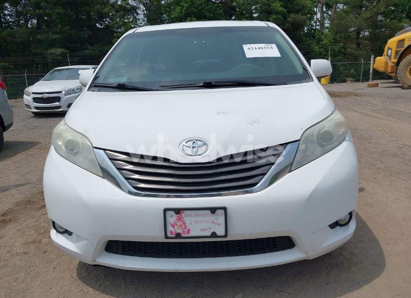 Photo 13 of 2011 Toyota Sienna XLE V6 (VIN 5TDYK3DC9BS039639)