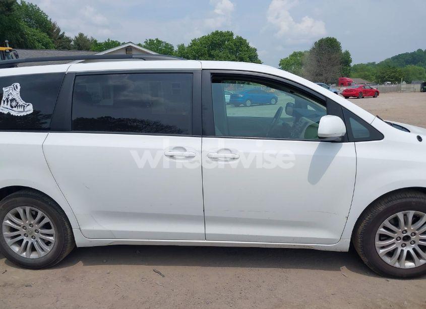 Photo 14 of 2011 Toyota Sienna XLE V6 (VIN 5TDYK3DC9BS039639)