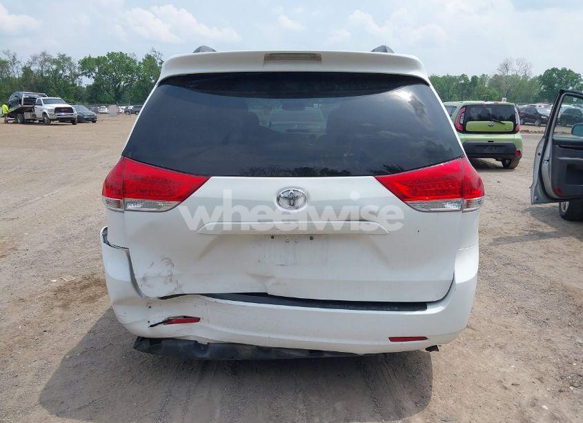 Photo 17 of 2011 Toyota Sienna XLE V6 (VIN 5TDYK3DC9BS039639)