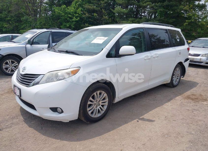 Photo 2 of 2011 Toyota Sienna XLE V6 (VIN 5TDYK3DC9BS039639)