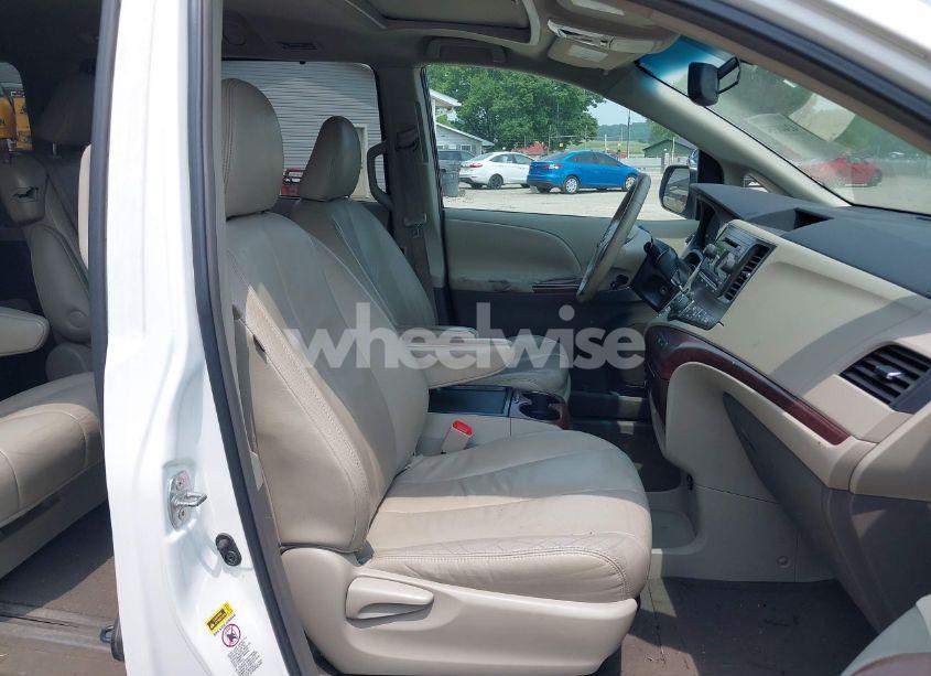 Photo 5 of 2011 Toyota Sienna XLE V6 (VIN 5TDYK3DC9BS039639)