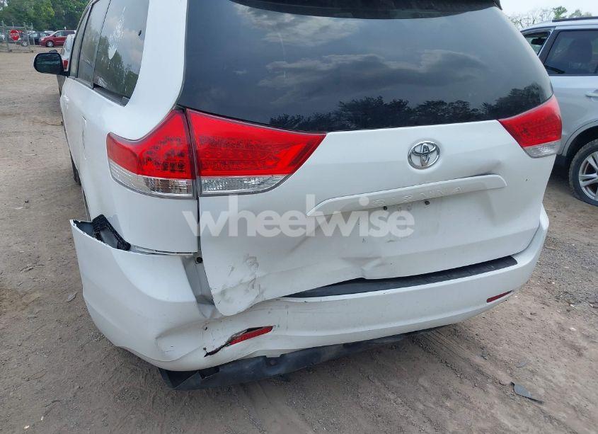 Photo 6 of 2011 Toyota Sienna XLE V6 (VIN 5TDYK3DC9BS039639)