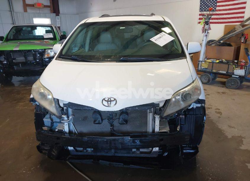 Photo 12 of 2011 Toyota Sienna XLE V6 (VIN 5TDYK3DC9BS052035)