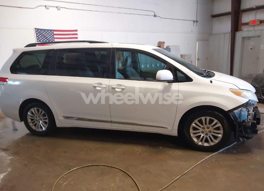 Photo 13 of 2011 Toyota Sienna XLE V6 (VIN 5TDYK3DC9BS052035)