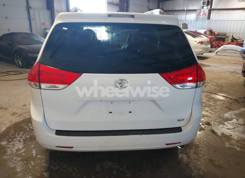 Photo 16 of 2011 Toyota Sienna XLE V6 (VIN 5TDYK3DC9BS052035)