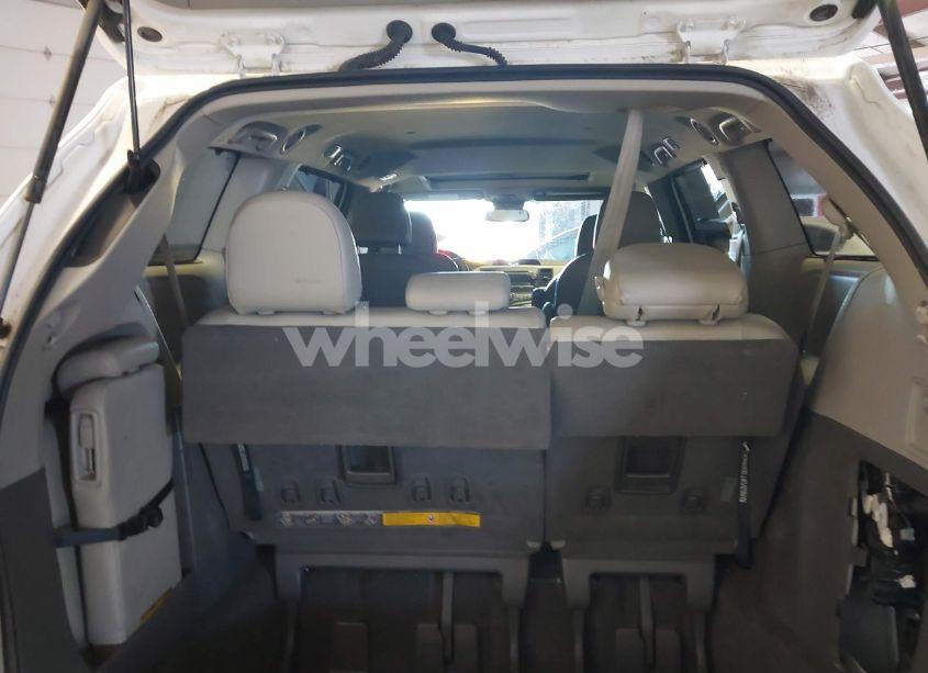 Photo 17 of 2011 Toyota Sienna XLE V6 (VIN 5TDYK3DC9BS052035)