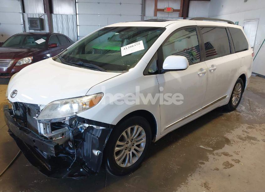 Photo 2 of 2011 Toyota Sienna XLE V6 (VIN 5TDYK3DC9BS052035)
