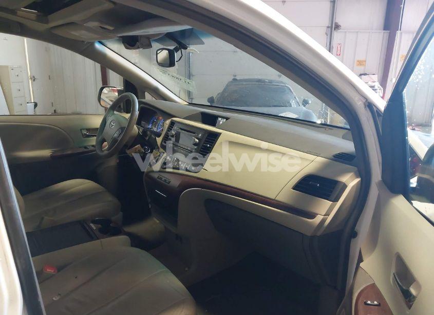 Photo 5 of 2011 Toyota Sienna XLE V6 (VIN 5TDYK3DC9BS052035)