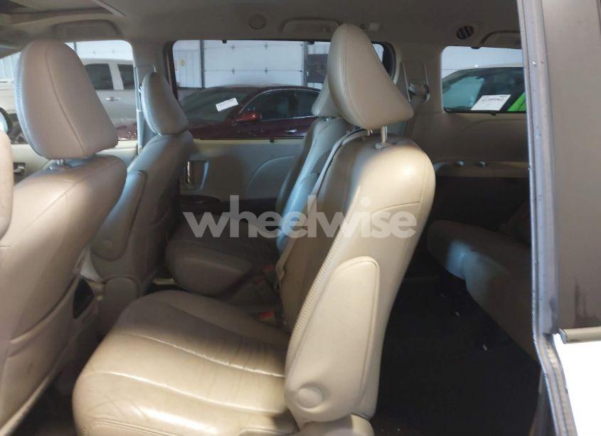 Photo 8 of 2011 Toyota Sienna XLE V6 (VIN 5TDYK3DC9BS052035)