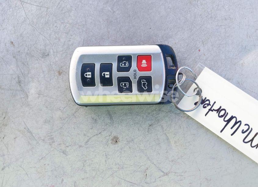 Photo 11 of 2011 Toyota Sienna LIMITED V6 (VIN 5TDYK3DC9BS080935)