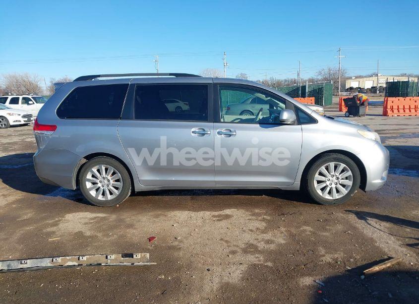 Photo 13 of 2011 Toyota Sienna LIMITED V6 (VIN 5TDYK3DC9BS080935)