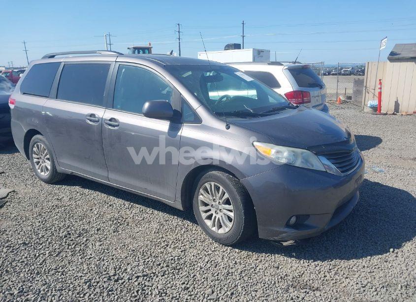 2011 Toyota Sienna XLE V6 (VIN 5TDYK3DC9BS133603) main photo