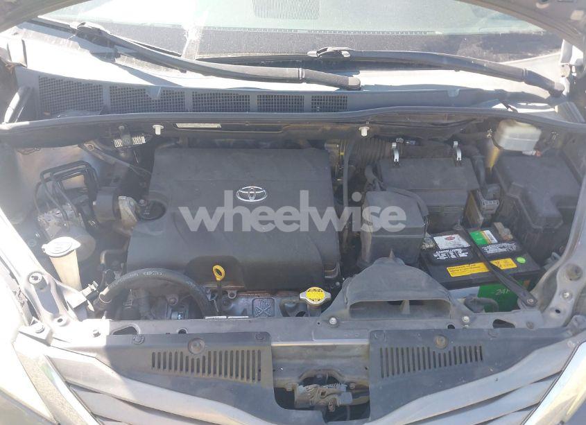 Photo 10 of 2011 Toyota Sienna XLE V6 (VIN 5TDYK3DC9BS133603)