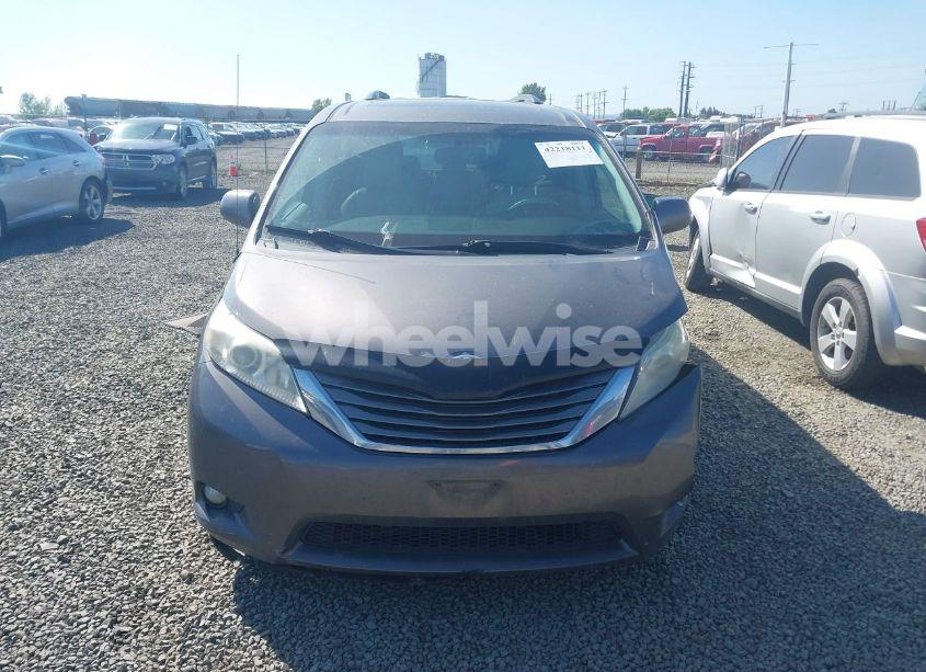 Photo 12 of 2011 Toyota Sienna XLE V6 (VIN 5TDYK3DC9BS133603)