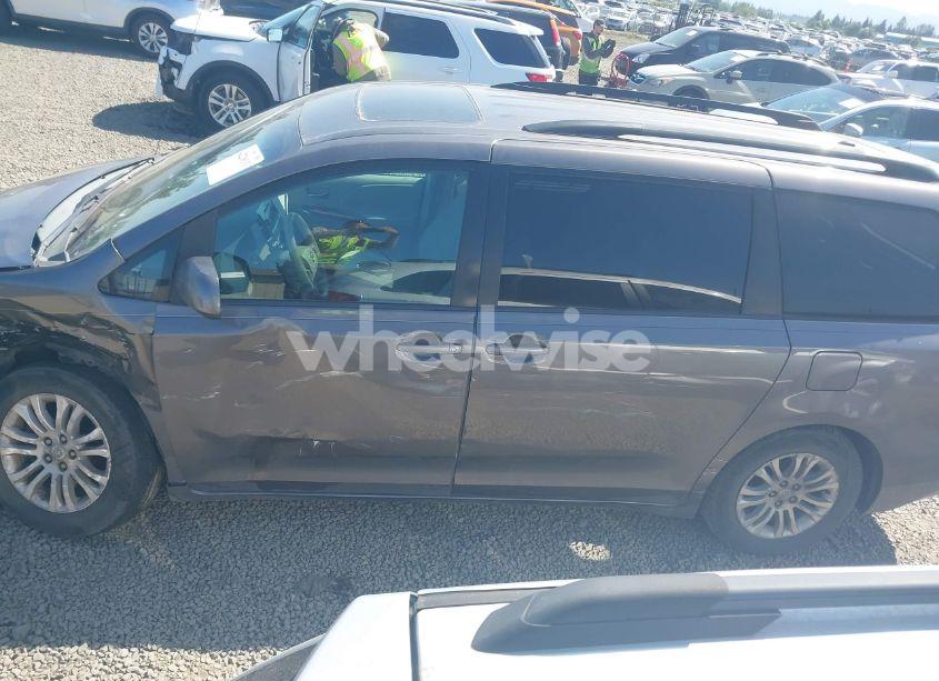 Photo 14 of 2011 Toyota Sienna XLE V6 (VIN 5TDYK3DC9BS133603)