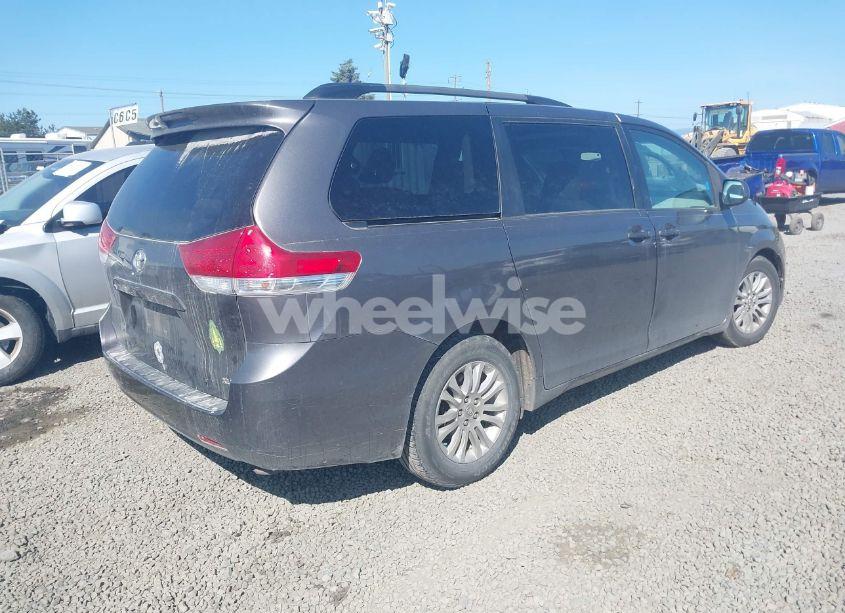 Photo 4 of 2011 Toyota Sienna XLE V6 (VIN 5TDYK3DC9BS133603)