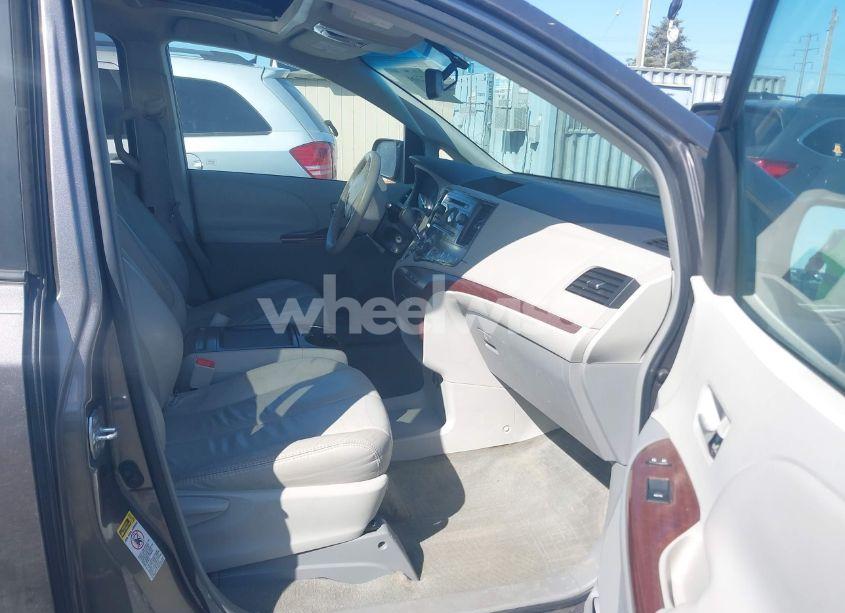 Photo 5 of 2011 Toyota Sienna XLE V6 (VIN 5TDYK3DC9BS133603)