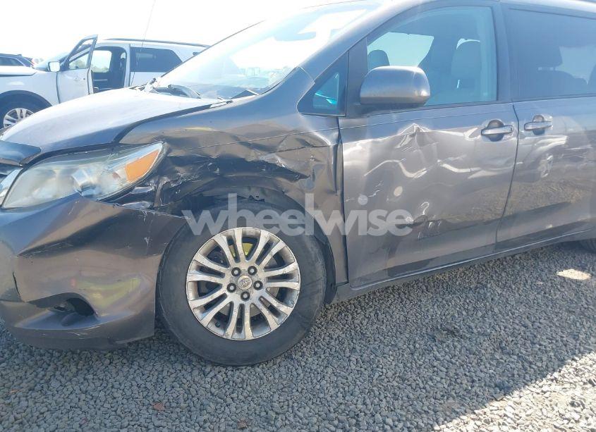 Photo 6 of 2011 Toyota Sienna XLE V6 (VIN 5TDYK3DC9BS133603)