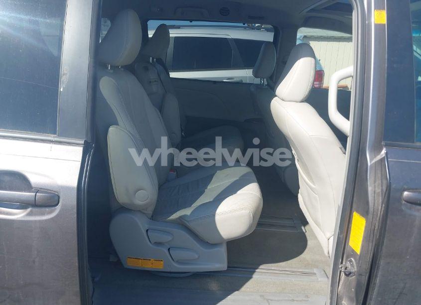 Photo 8 of 2011 Toyota Sienna XLE V6 (VIN 5TDYK3DC9BS133603)