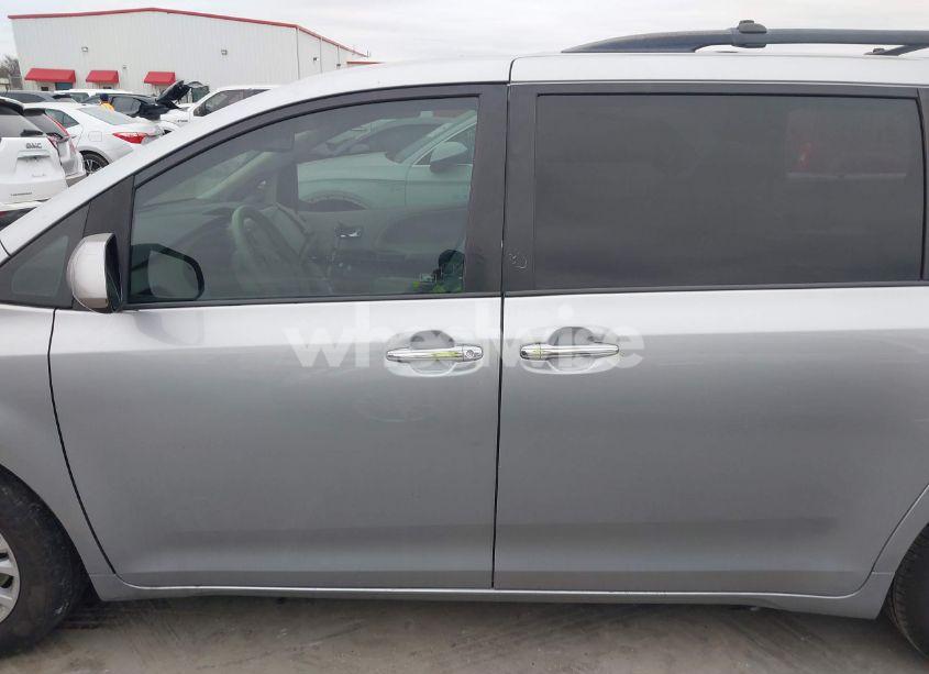 Photo 13 of 2011 Toyota Sienna XLE V6 (VIN 5TDYK3DC9BS161160)