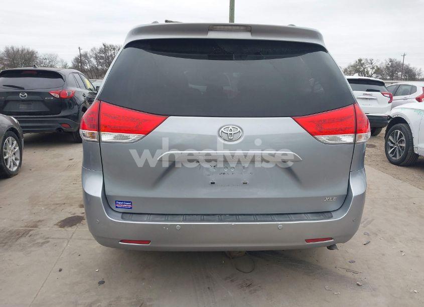 Photo 15 of 2011 Toyota Sienna XLE V6 (VIN 5TDYK3DC9BS161160)