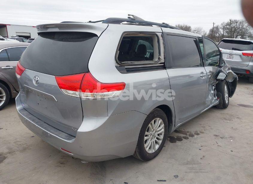 Photo 4 of 2011 Toyota Sienna XLE V6 (VIN 5TDYK3DC9BS161160)