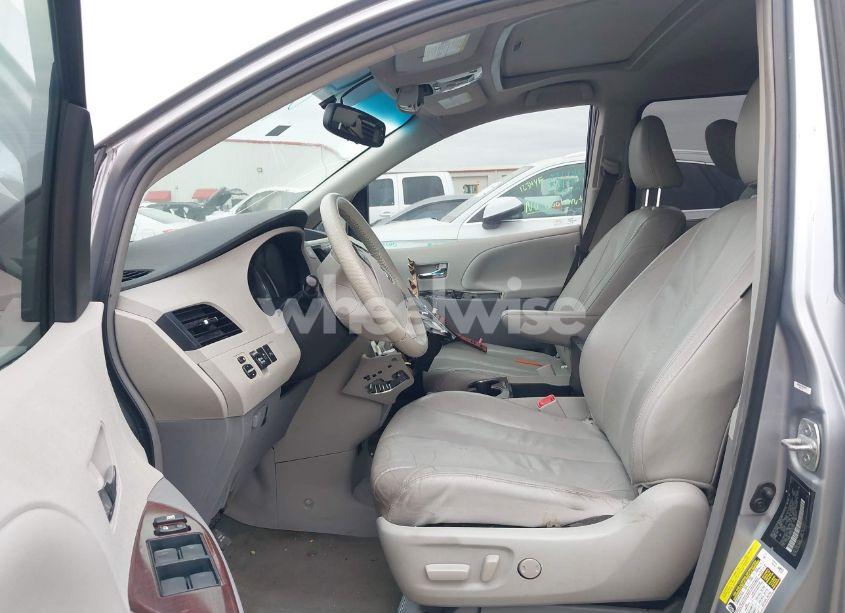 Photo 5 of 2011 Toyota Sienna XLE V6 (VIN 5TDYK3DC9BS161160)