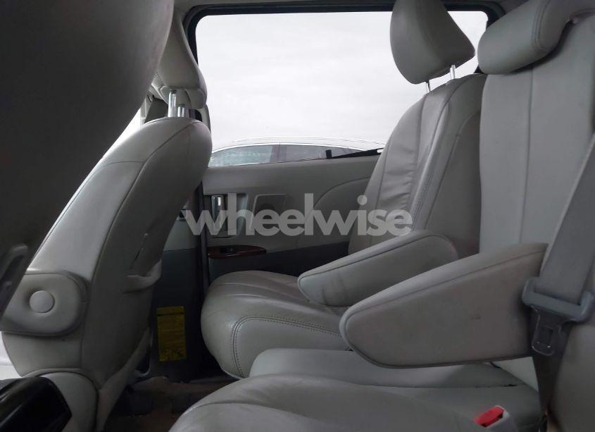 Photo 8 of 2011 Toyota Sienna XLE V6 (VIN 5TDYK3DC9BS161160)