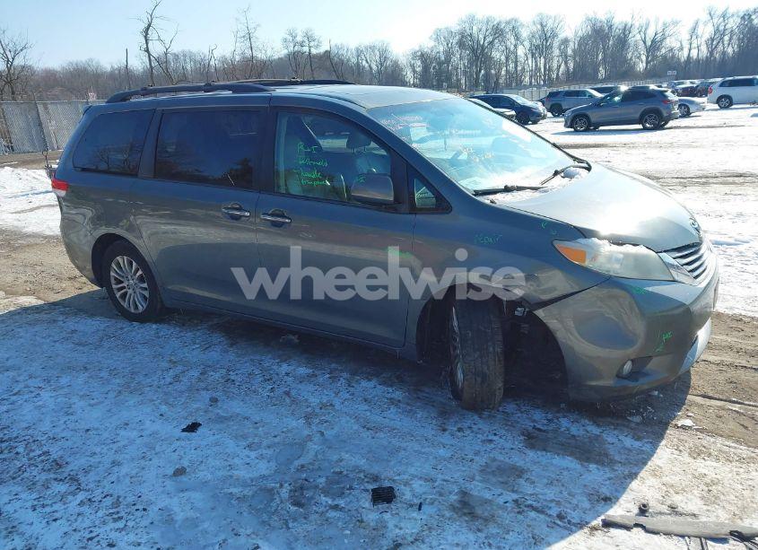 2012 Toyota Sienna XLE V6 8 PASSENGER (VIN 5TDYK3DC9CS187680) main photo
