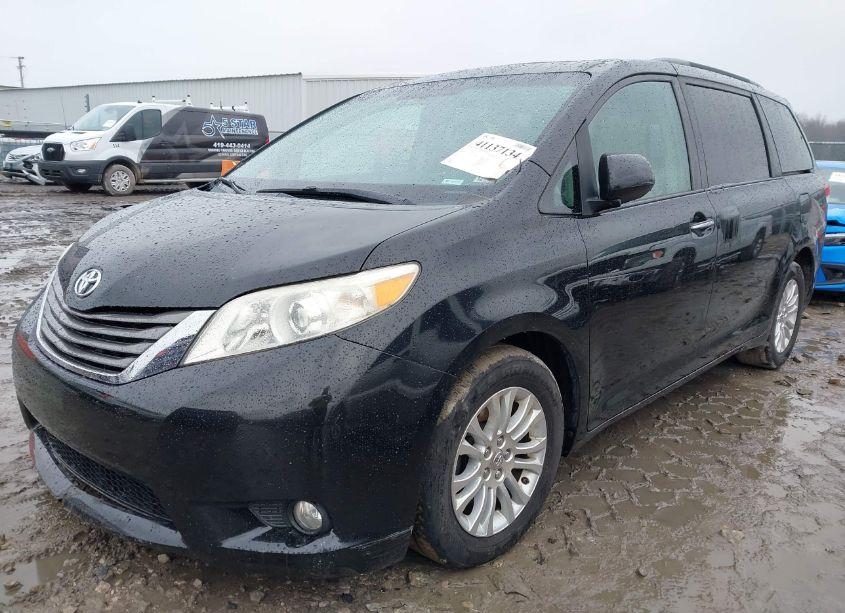 Photo 2 of 2012 Toyota Sienna XLE/LIMITED (VIN 5TDYK3DC9CS207412)